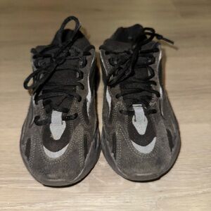 adidas Yeezy Black 700 V2 black Sneakers